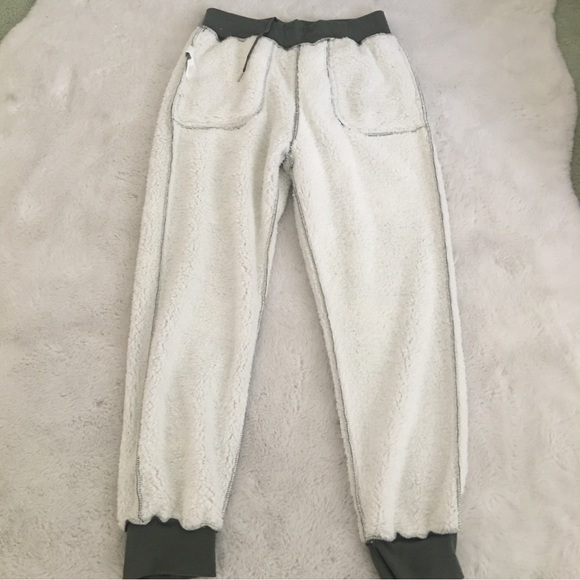 Camo Faux fur lined Joggers size XL - Picture 5 of 8